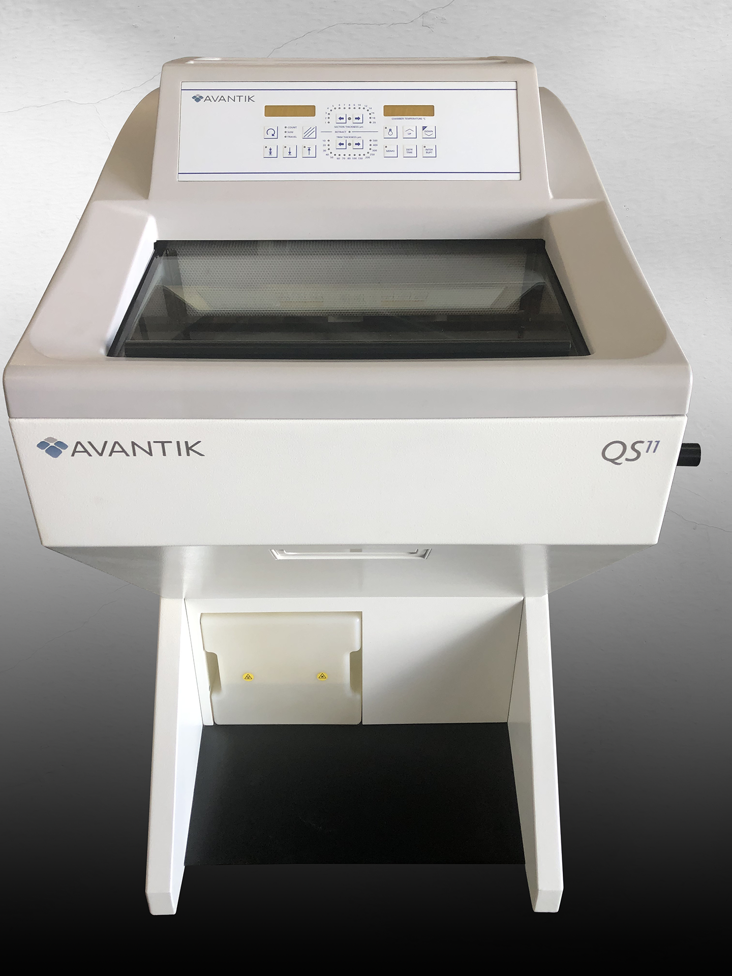 Avanti QS11 Cryostat Front Side